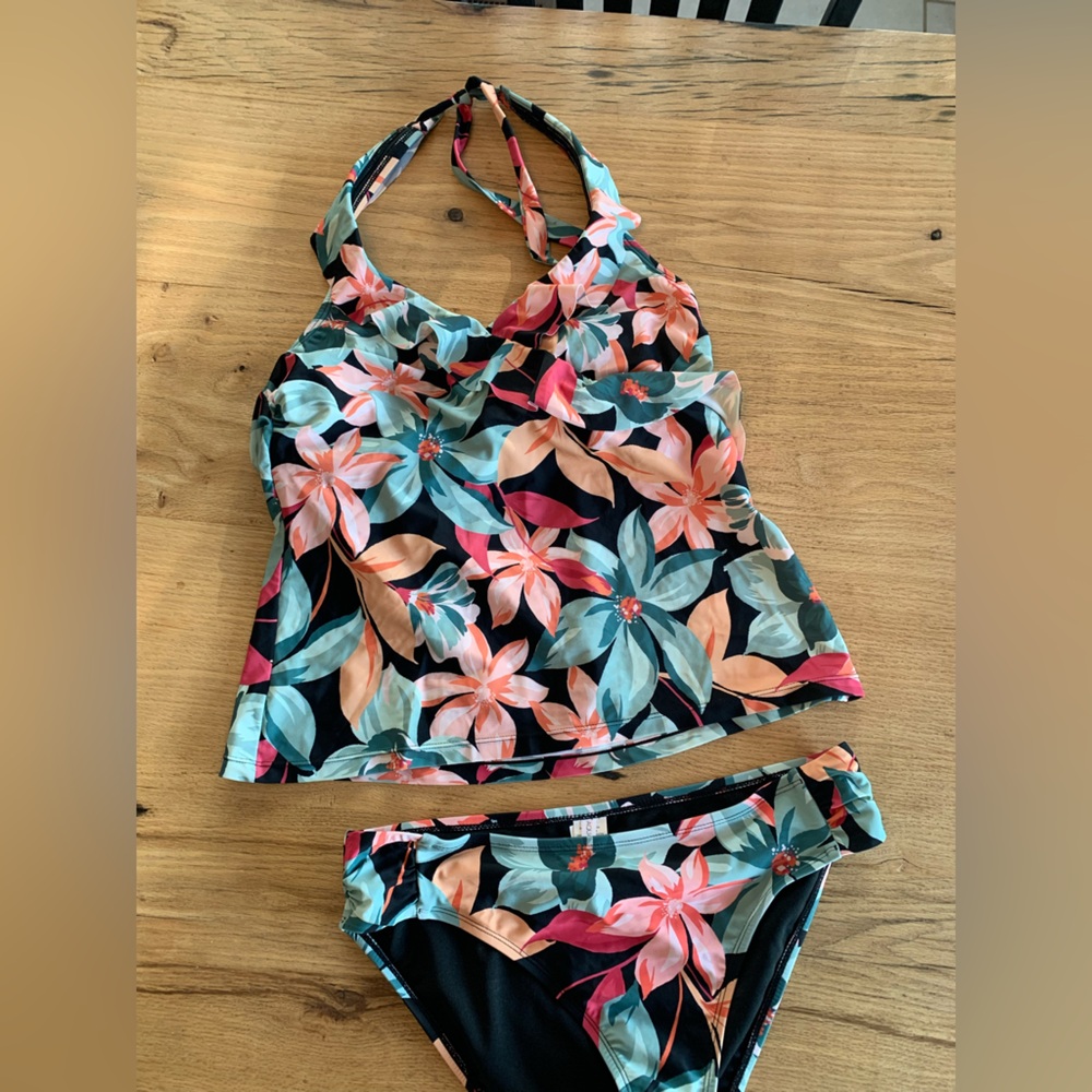 Aqua Couture Two‎ Piece Tropical Swimsuit Sage Green Peach Women’s L Preloved